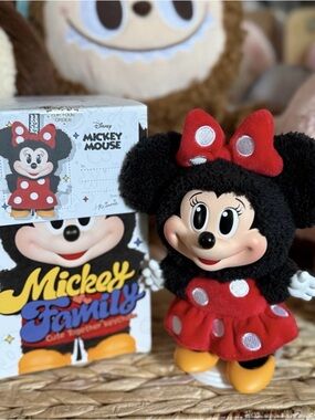 Disney Mickey Family – “Minnie Mouse” Keychain | Confirmed | New